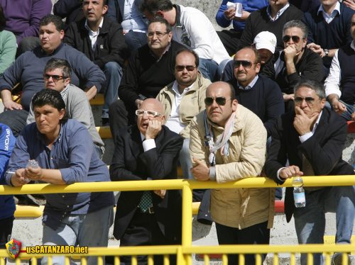 Il ''pittoresco'' Cantafio in Curva Est